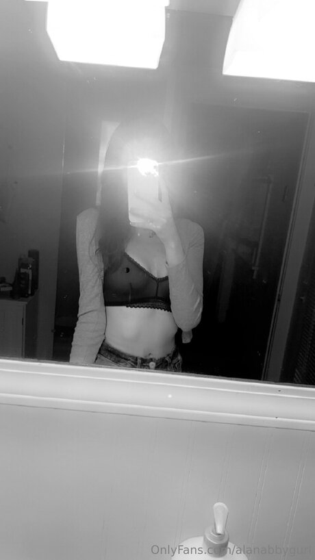 Alanabbygurl schauspielerin kunst galerien