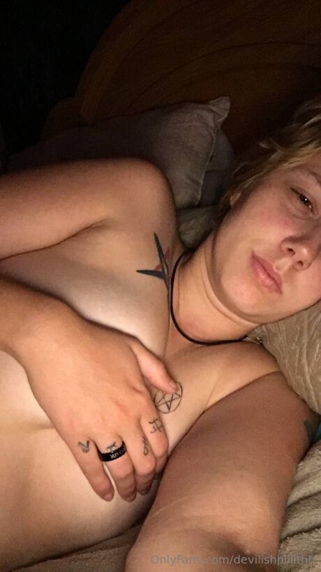 Devilishhlilithh top heiße foto