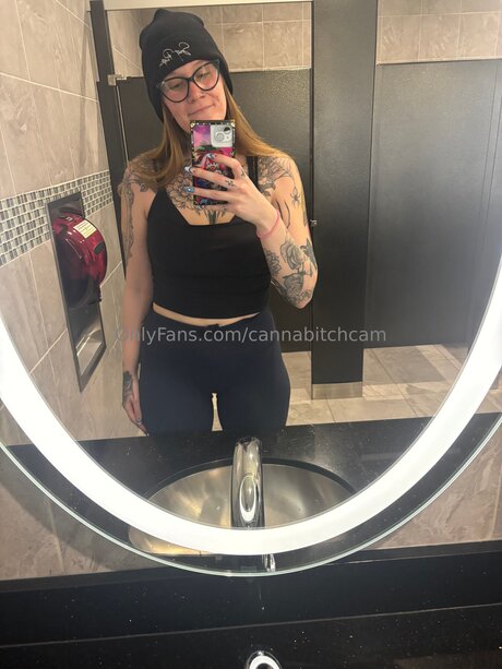 Cannabitchcam nacktheit erwachsene bild