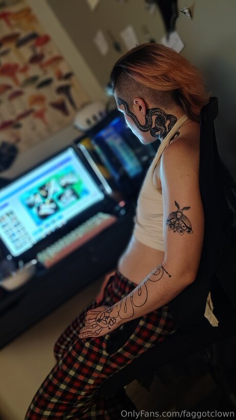 Faggotclown nackt hd galerien