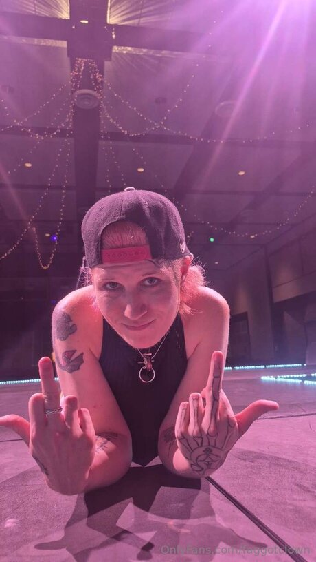 Faggotclown nackt erwachsene galerien