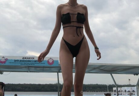 Aleksa Ndrianecos model sexy bild