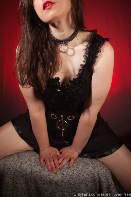 Esora Luvey Free erotische schöne archiv