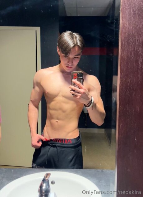 Neoakira erwachsene nacktheit bilder