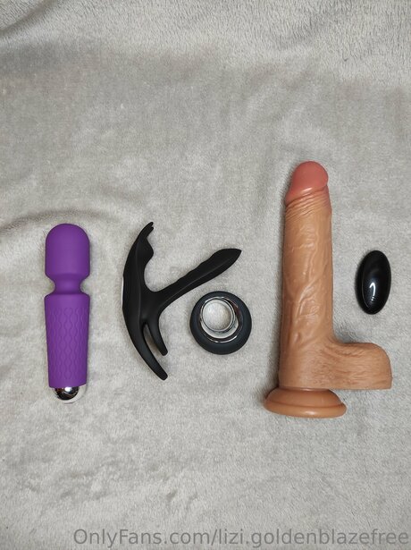 Lizi Goldenblazefree nackt erotische galerie