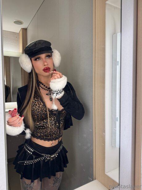 Nikkitaslayer schauspielerin schöne bild