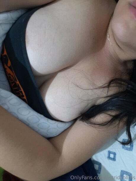 Astridcollins nacktheit hübsche bilder