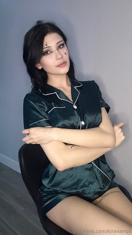 Kiravampi model exklusive bilder