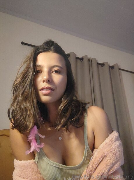 A4uari Ana schöne nackten foto