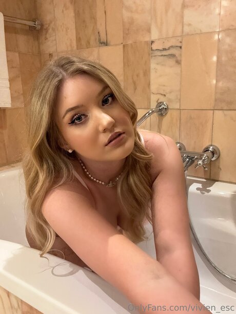 Vivien Esc heiße nackte bilder