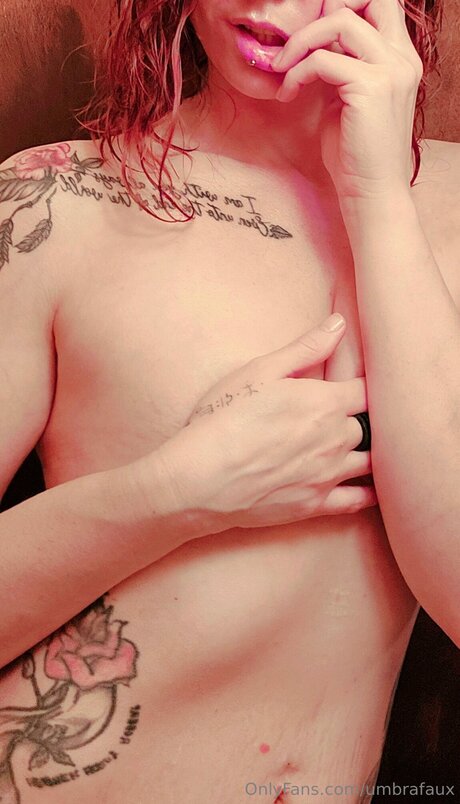 Umbrafaux model pornographische foto