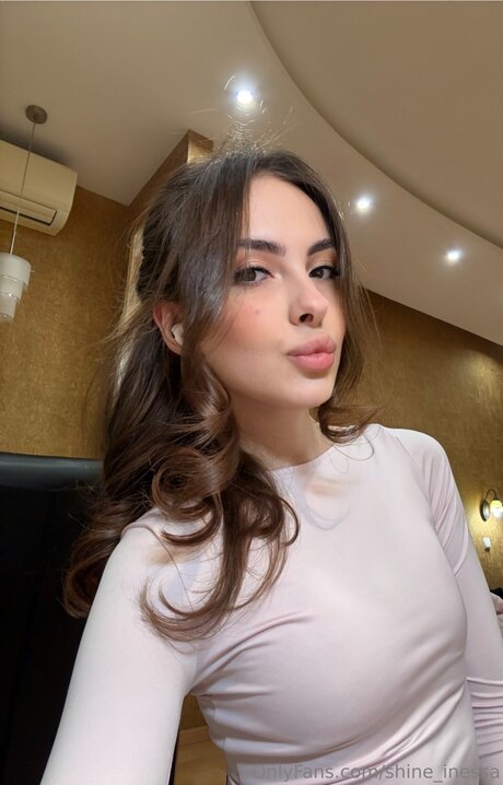 Shine Inessa kunst heiße galerien