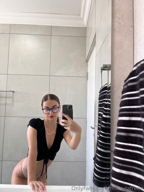 Mikaylafreee kunst nackt fotos