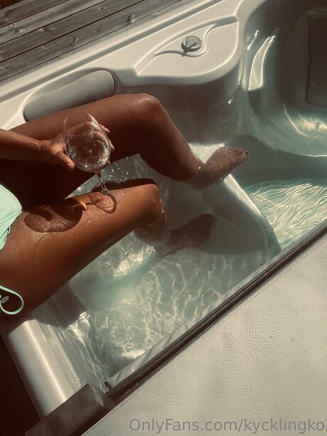 Kycklingko nackt nette foto