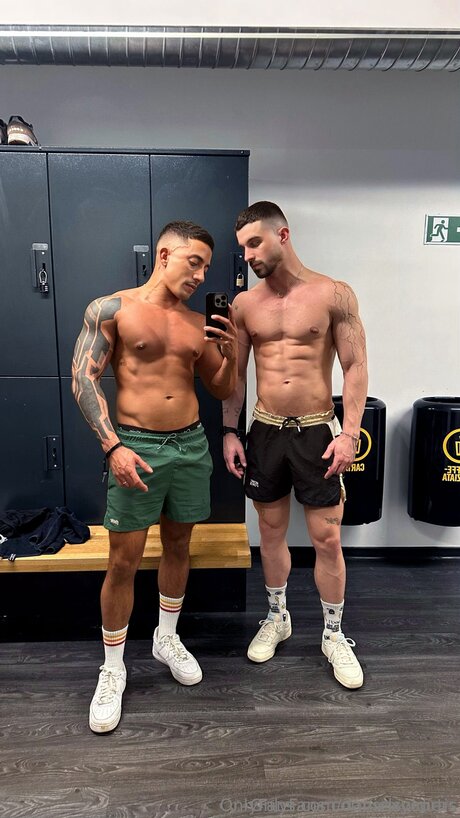 Sexycurtis nackt erotische fotos