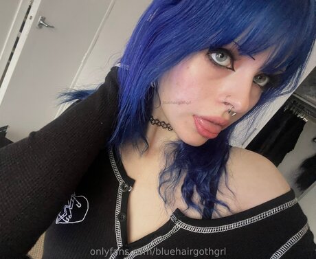 Bluehairgothgrl hübsche nackten galerien