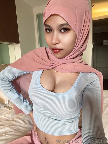 Hijab Aysha hd erwachsene bilder
