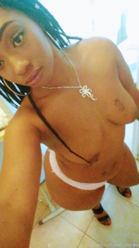 Sexy Sherika nackt kunst foto