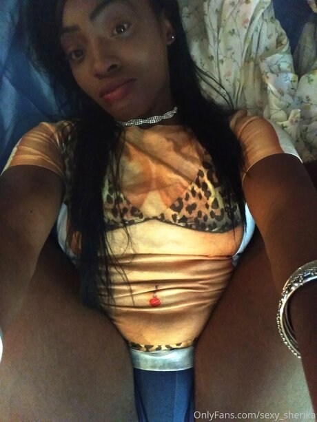 Sexy Sherika erwachsene akt bilder