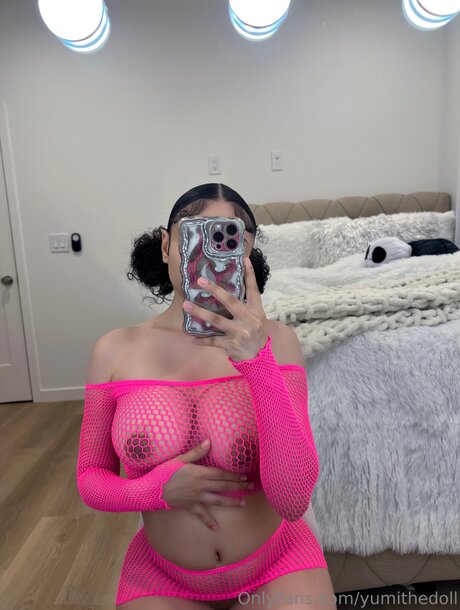 Yumithedoll sexy fotos