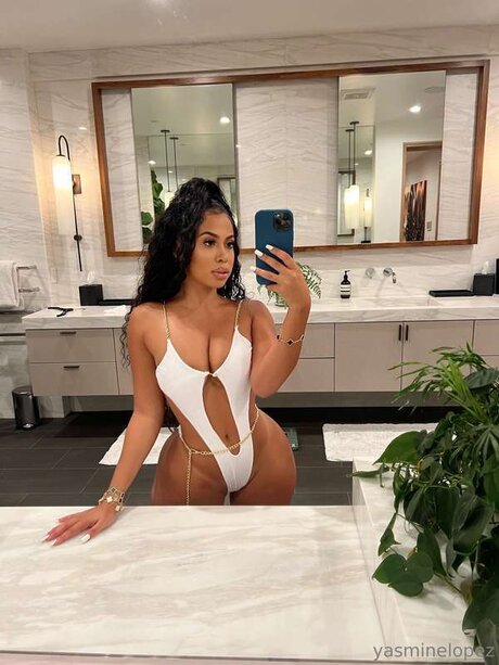 Yasminelopez erwachsene sexy foto