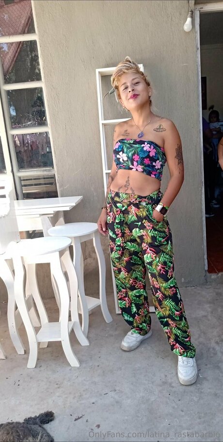 Latina Rastabarbie erotische schöne bild