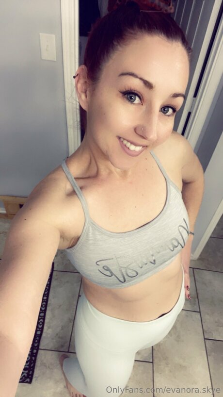 Evanora Skye top nette galerien