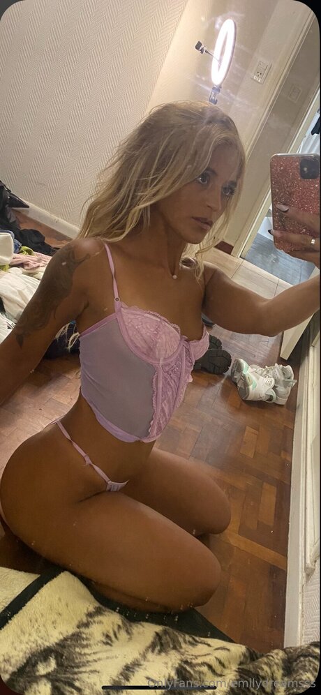 Emilydreamsss top porno archiv