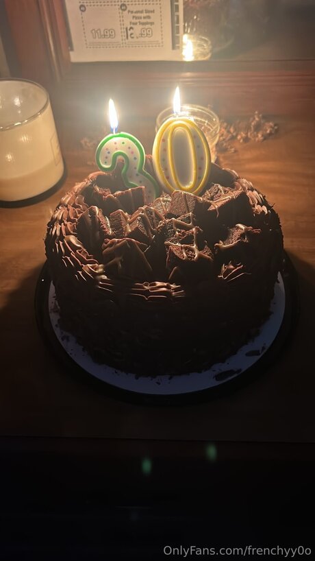 Frenchyy0o model freie fotos