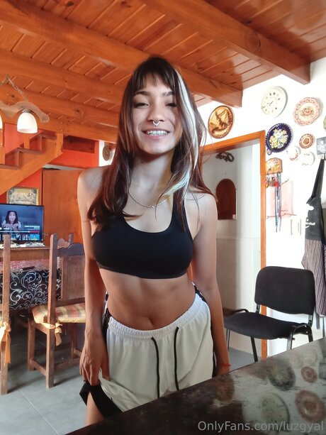 Luzgyal model akt foto