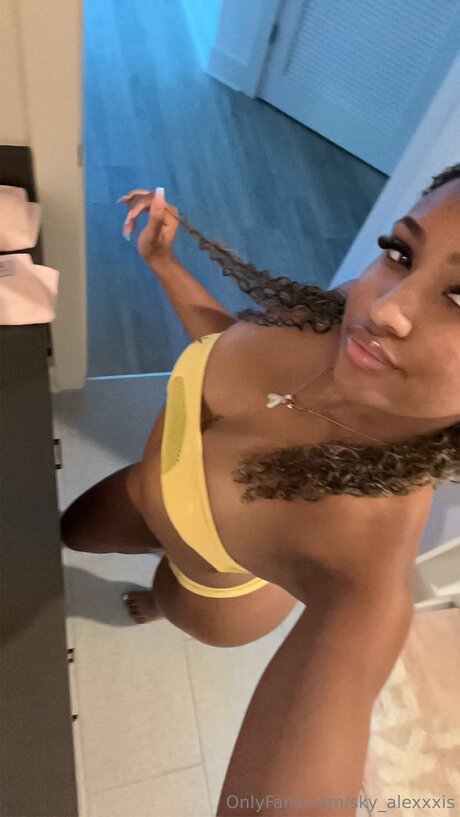 Sky Alexxxis nacktheit exklusive bilder