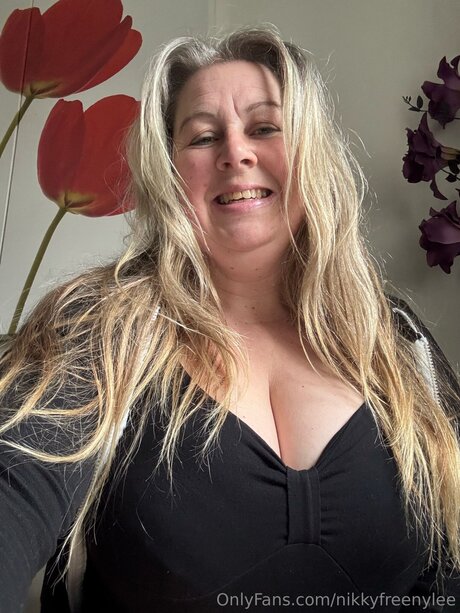 Nikkyfreenylee pornostar sexy galerien