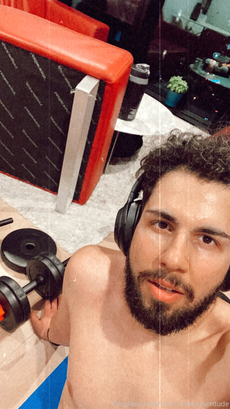 Curly Brown Hairdude nette pornostar bild