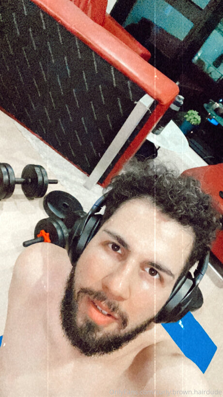 Curly Brown Hairdude erwachsene erotische bilder