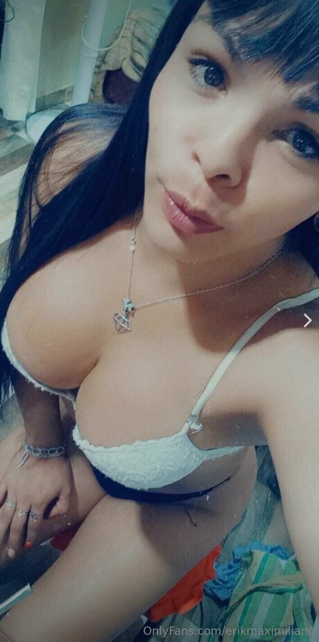 Erikmaximiliano sexy nackt bild