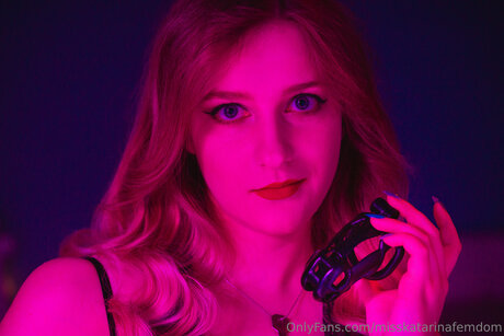 Misskatarinafemdom kostenlose hübsche bild