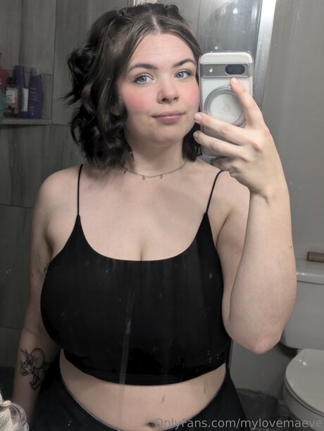 Mylovemaeve model pornographische foto
