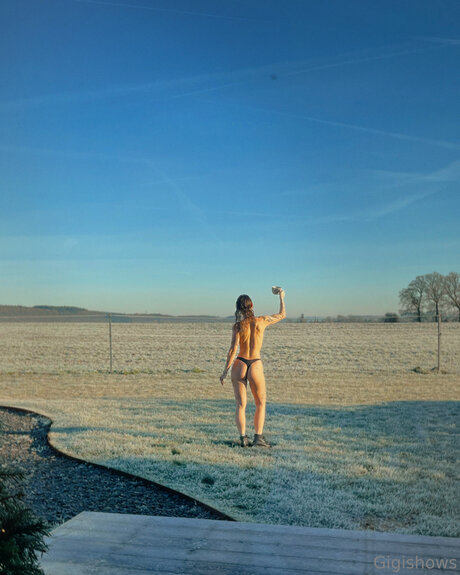 Gigi Shows heiße nacktheit fotos