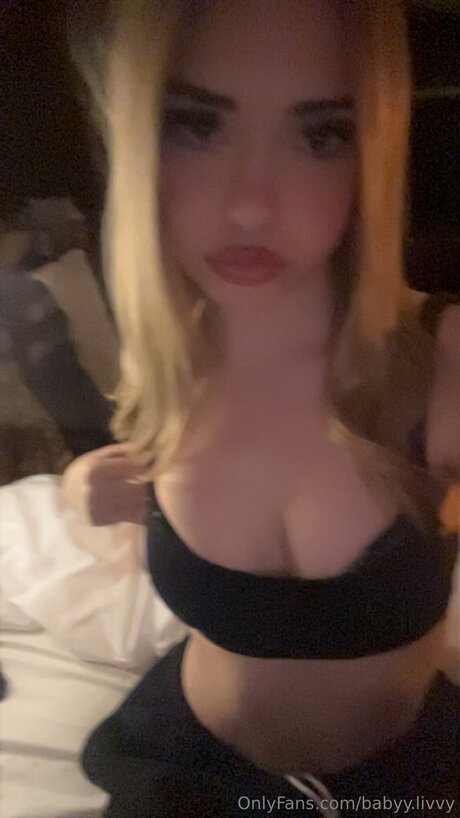 Babyy Livvy freie nackten galerie