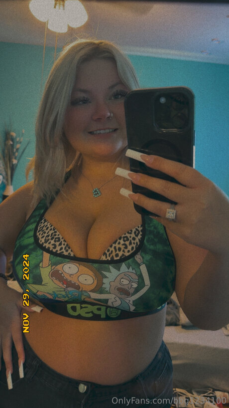 Bbg1234100 model nackte bild