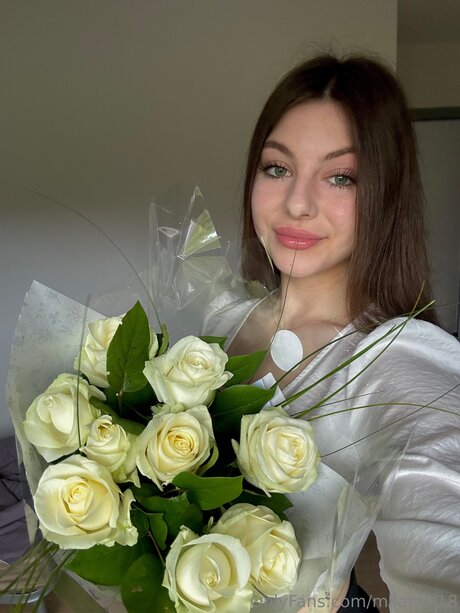 Milana 18 pornostar sexy bild