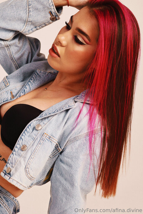 Afina Divine nackt schöne bild