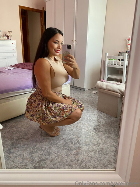 Yareliroses model heiße foto