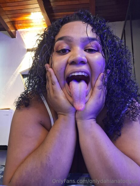 Onlydahianatongue pornostar sexy galerie