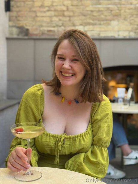 Mrs N model nacktheit galerie