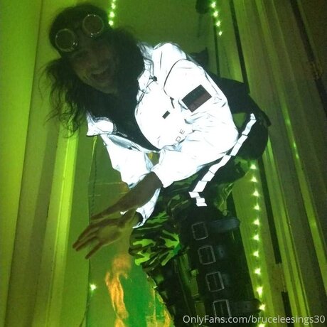 Bruceleesings30 schauspielerin erotische galerien