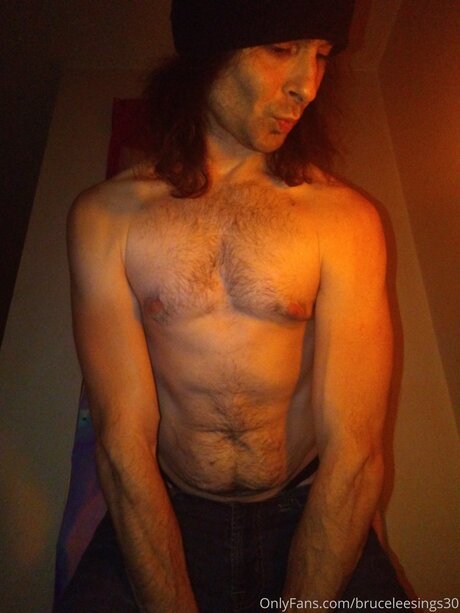 Bruceleesings30 top nacktheit archiv