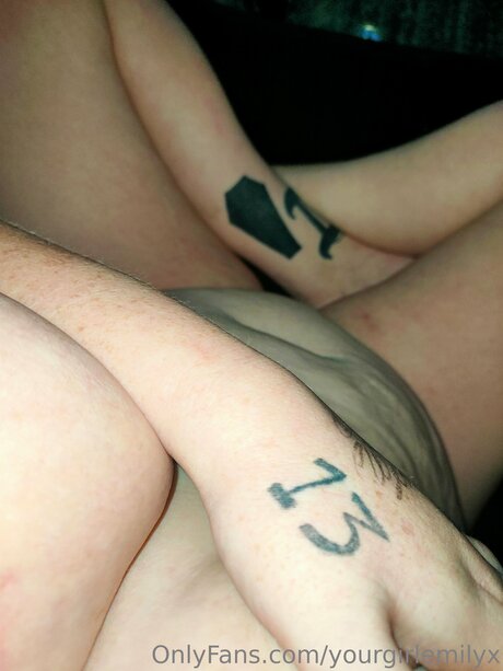 Yourgirlemilyx erotische kunst galerie