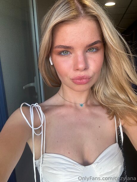 Cozylana schauspielerin freie foto