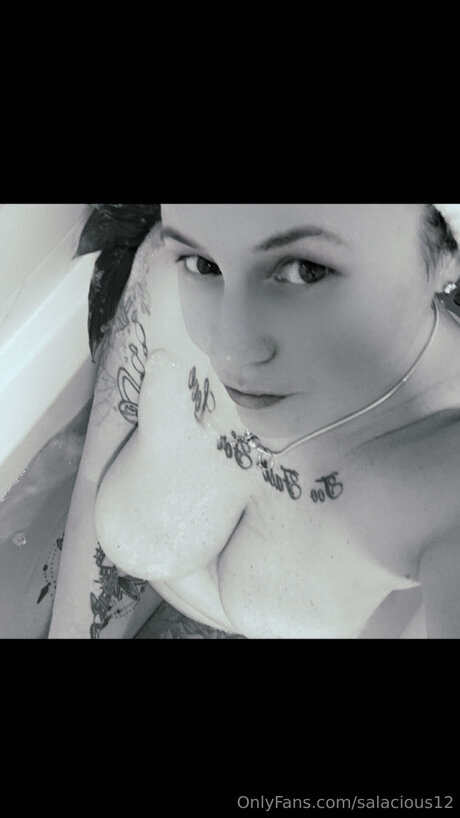 Salacious12 pornostar perfekte bilder